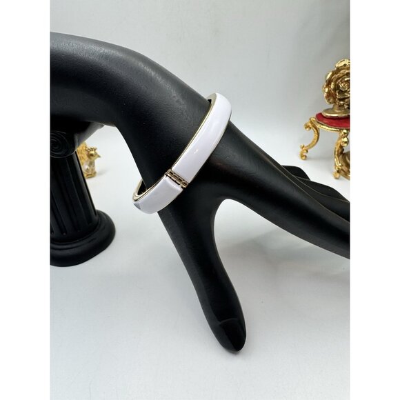 Beautiful Vintage White Acrylic And Gold Tone Bangle Bracelet Signed Joel Powell - Picture 3 of 9